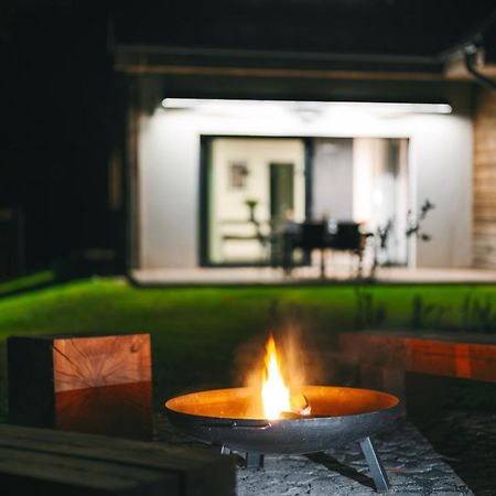 Villa Roubenka "Tam Kde Lisky Davaji Dobrou Noc" à Černý Důl Extérieur photo