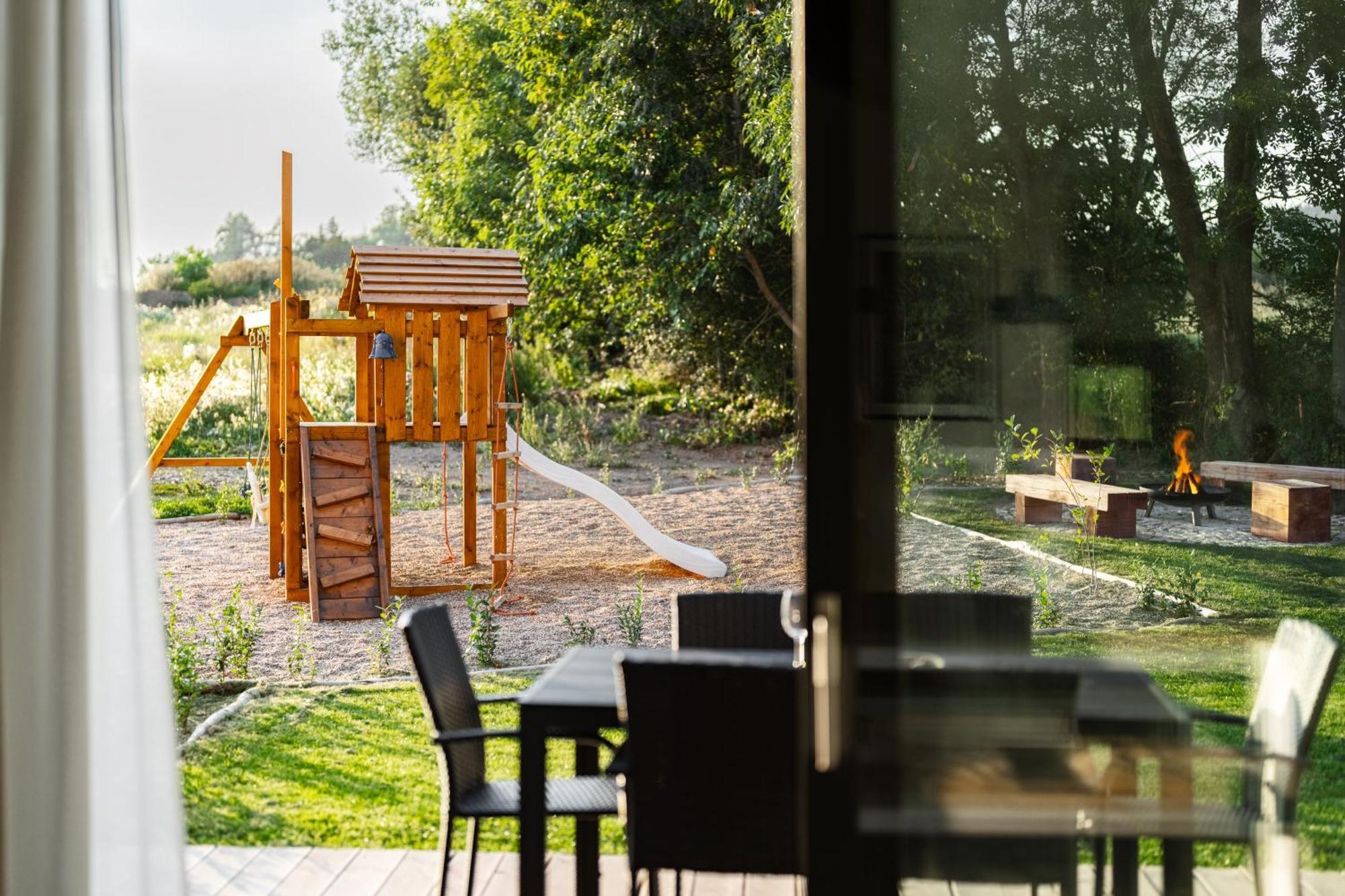 Villa Roubenka "Tam Kde Lisky Davaji Dobrou Noc" à Černý Důl Extérieur photo